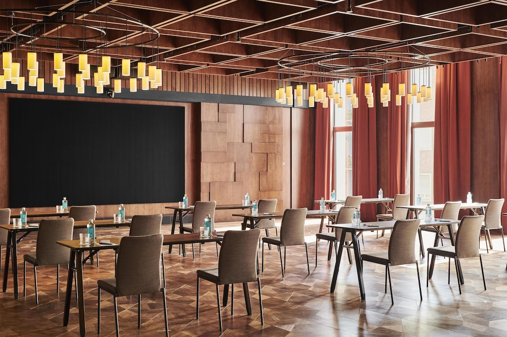 Hyatt Thompson Madrid 42/50