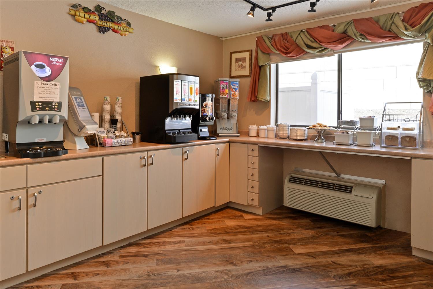 Americas Best Value Inn New Paltz 26/36