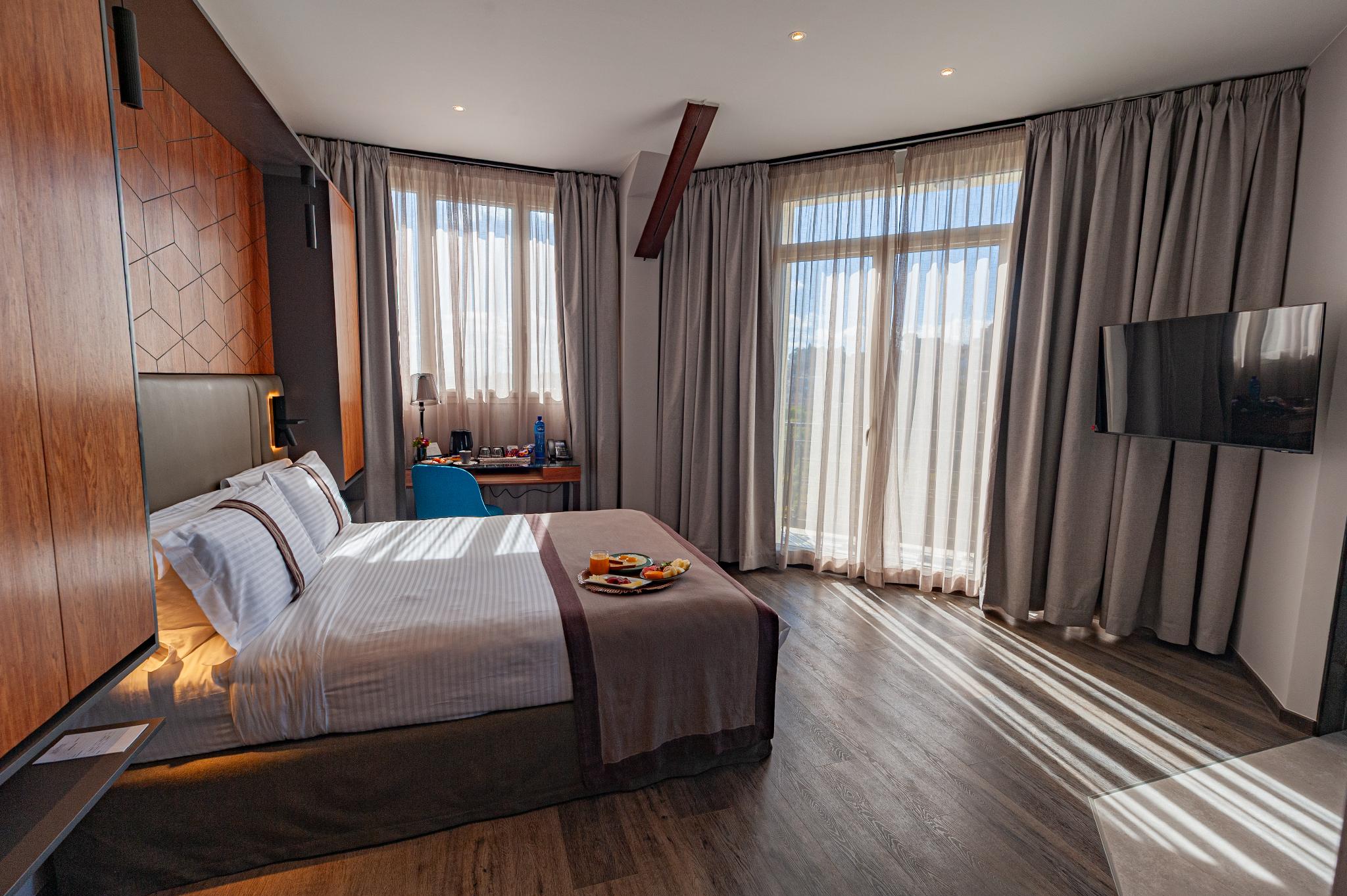 3 Rooms, Deluxe