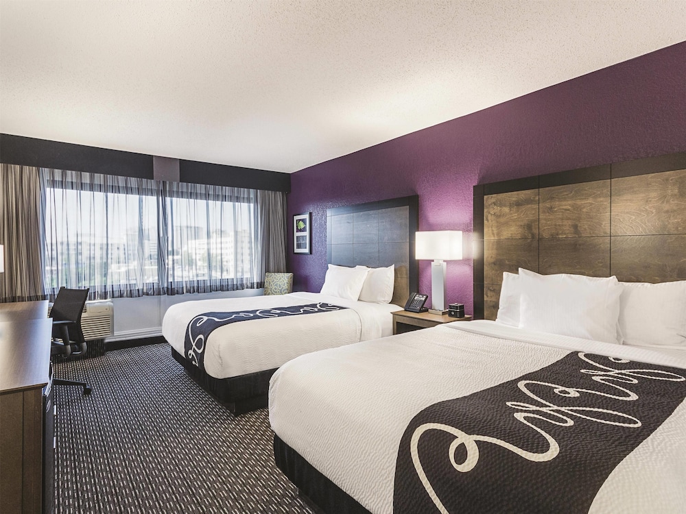 La Quinta Inn & Suites by Wyndham Virginia Beach 20/46