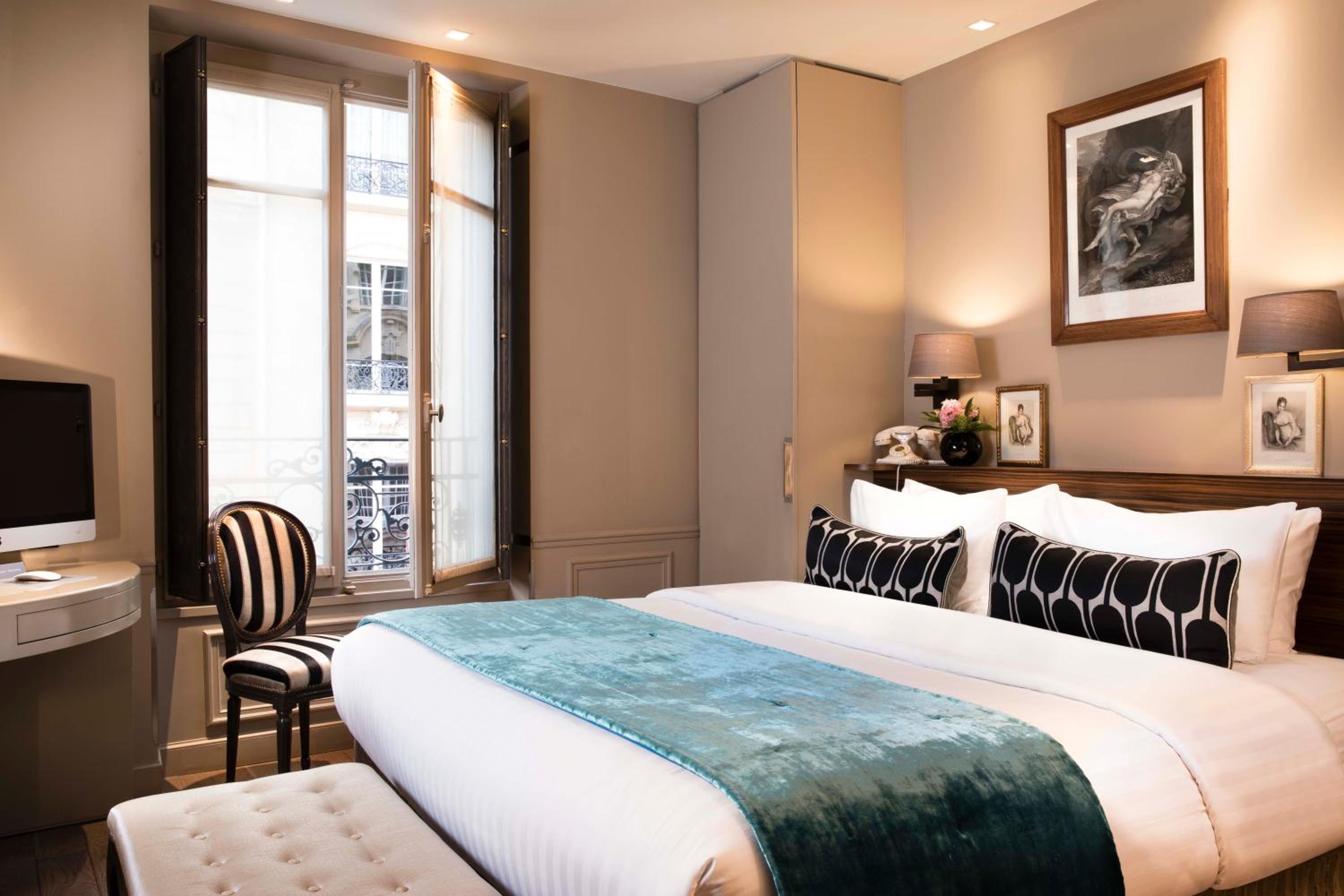 Boudoir, Suite, Queen Bed