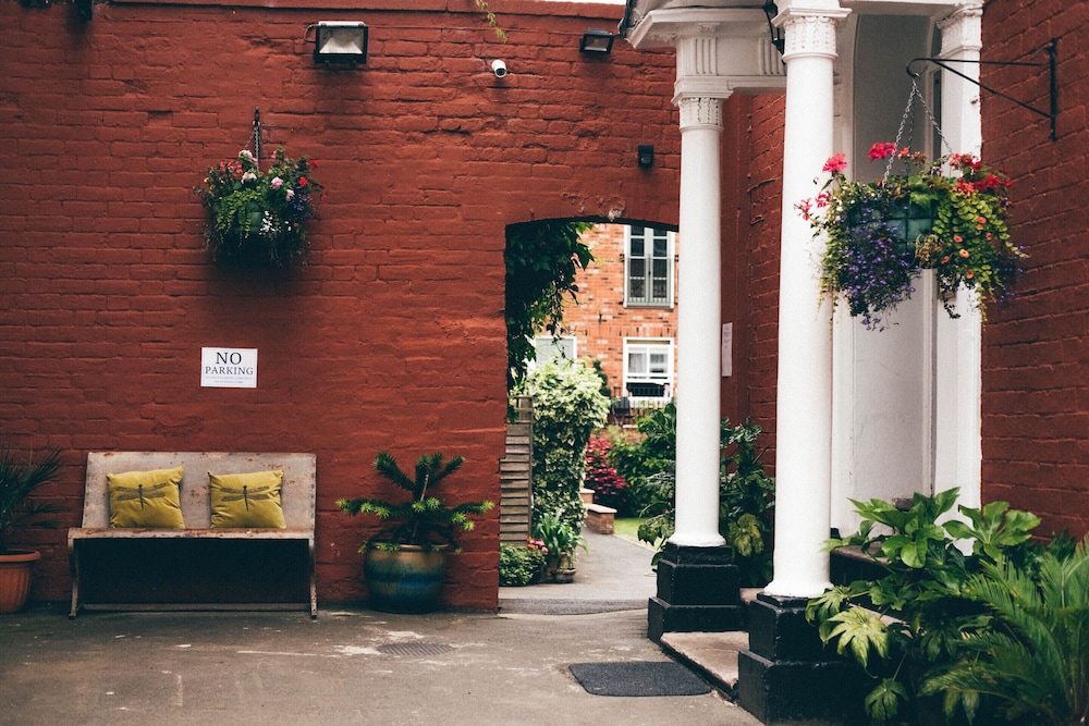 Darwin's Townhouse 11/49