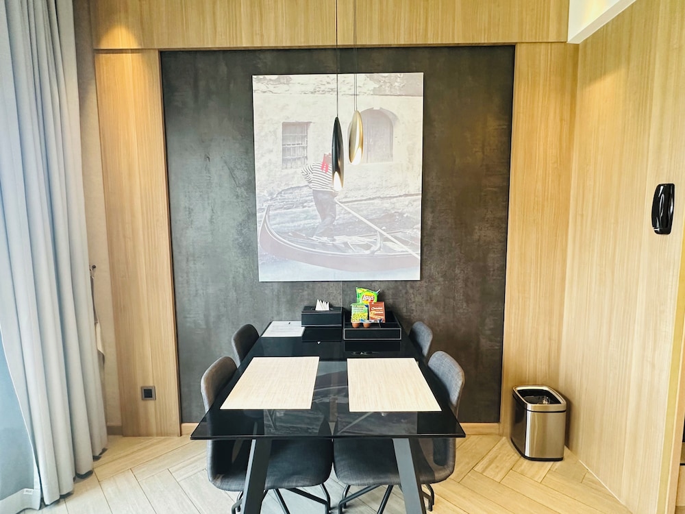 One Residence Hotel & Apartment 39/49