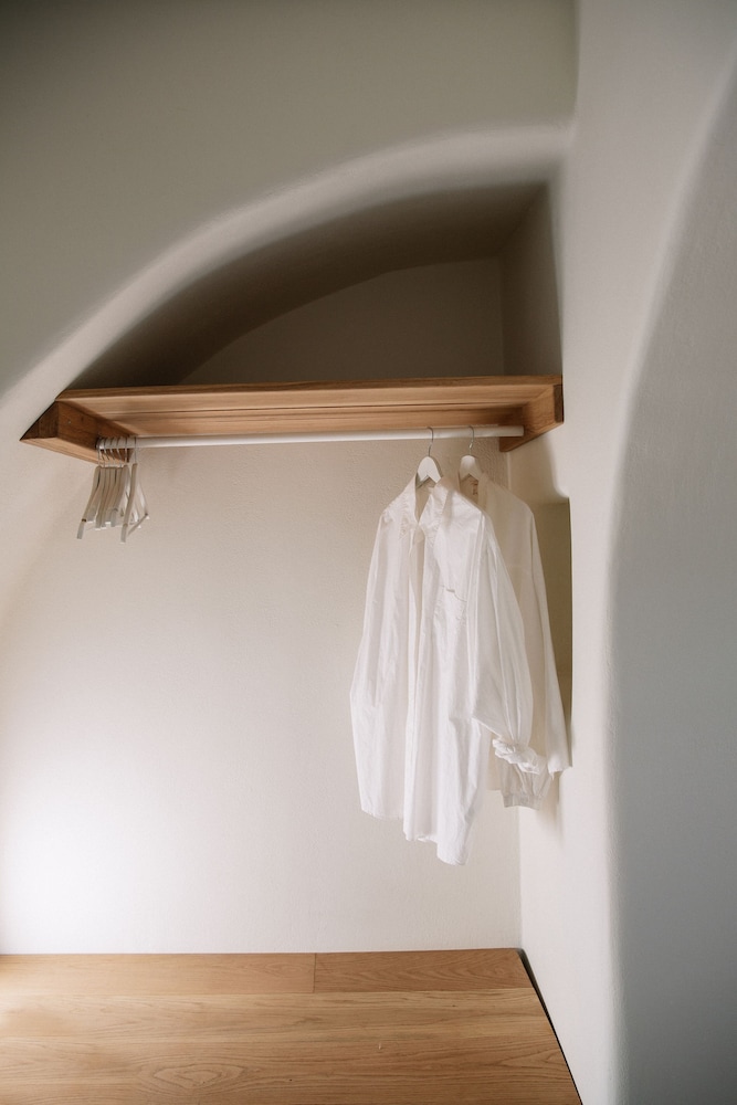 Ammothines Cycladic Suites 33/59