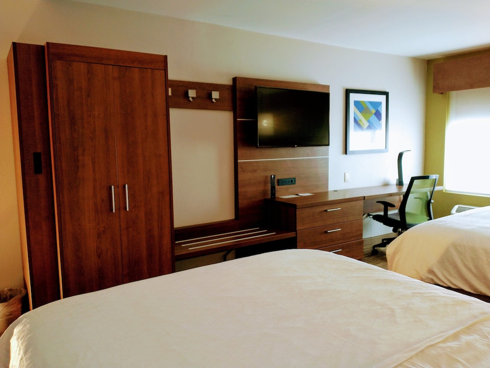 Holiday Inn Express Hotel & Suites Madison 24/60