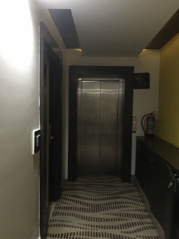 Hotel Orchid 4/26