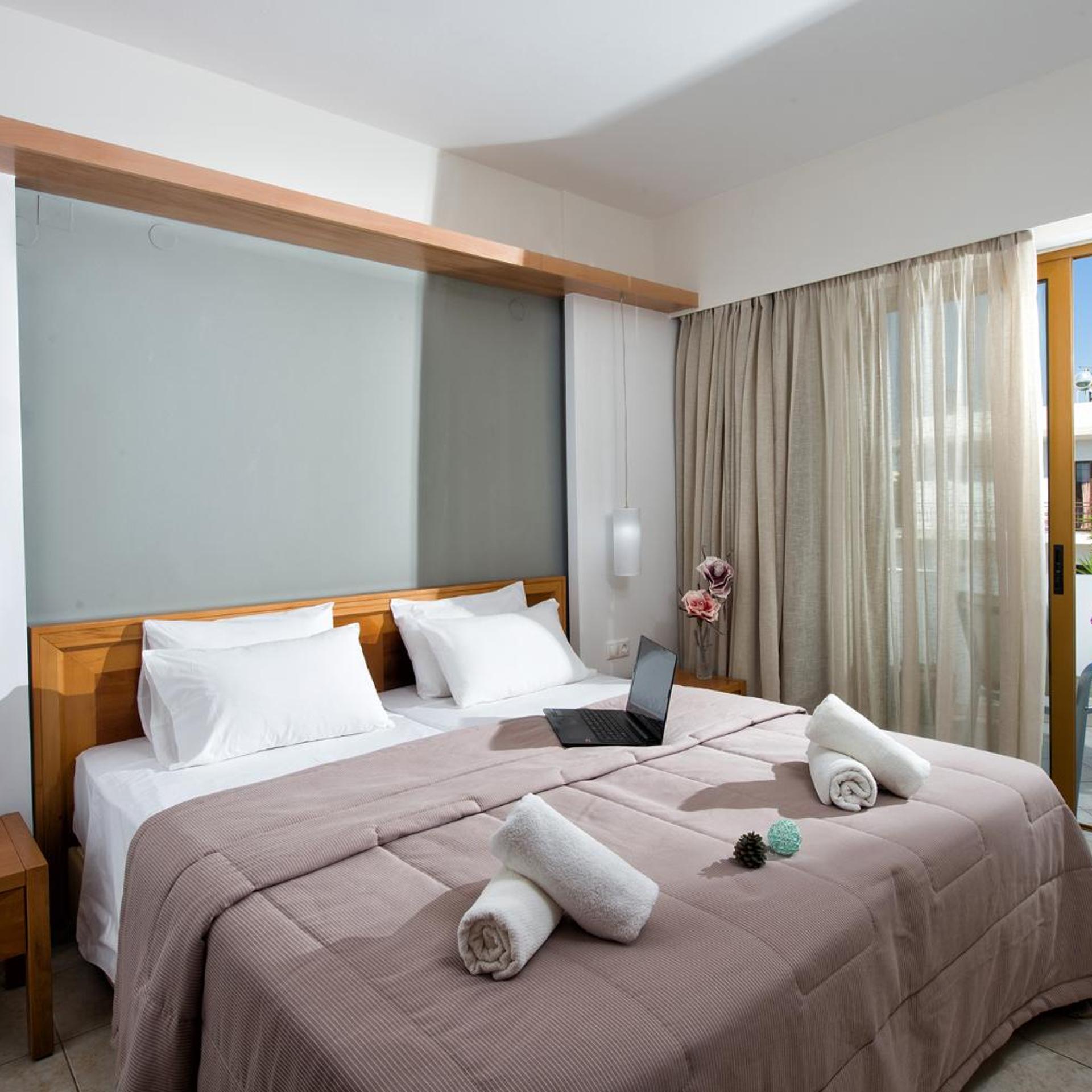1 Bedroom, Apartment, Pool View