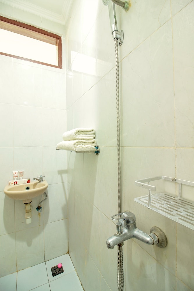 RedDoorz Plus At Hotel Sofia Pangandaran 27/27