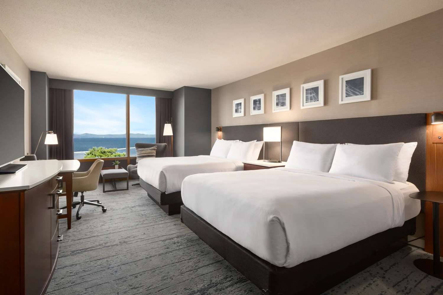 Room, 2 Queen Beds, Partial Lake View
