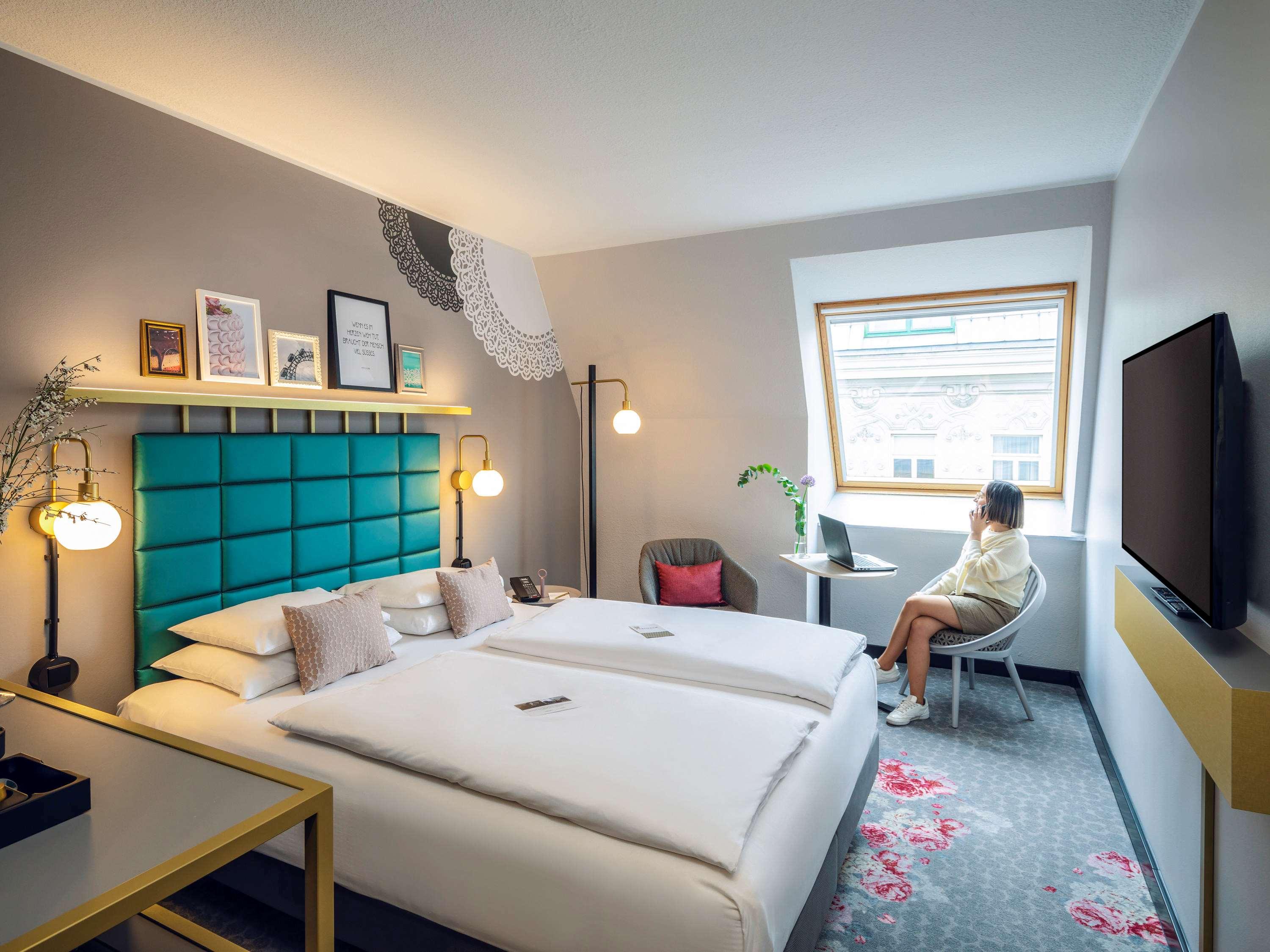 PRIVILEGE, DOUBLE BED