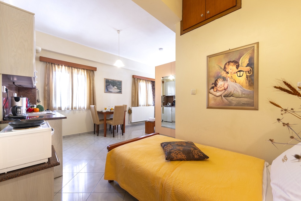 Irida Resort Suites 9/78