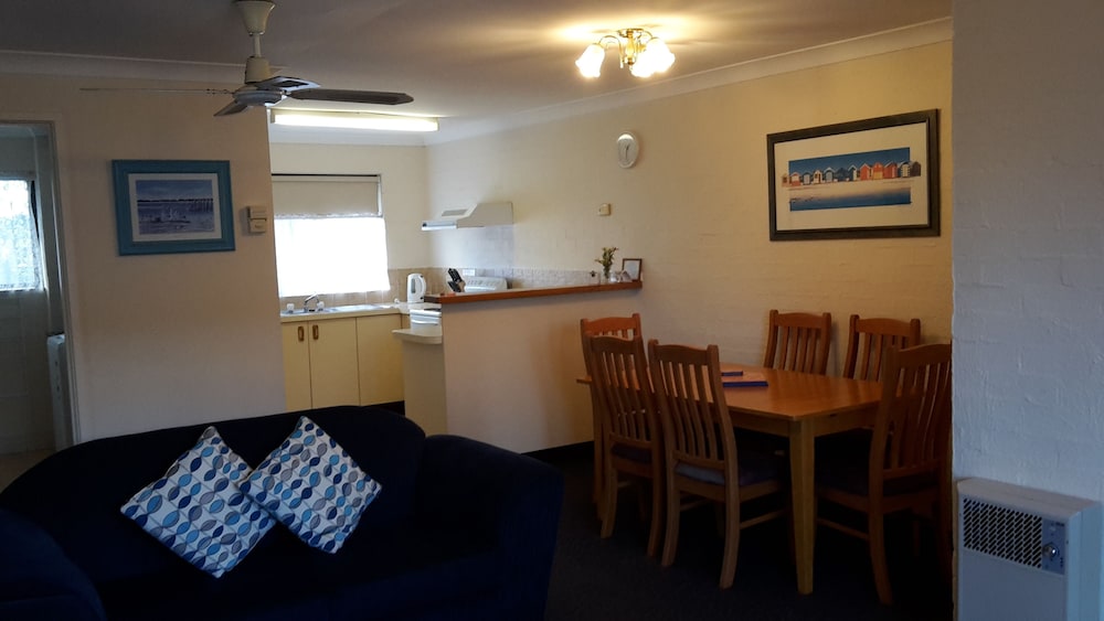 PENINSULAR MERIMBULA APARTMENTS 7/18