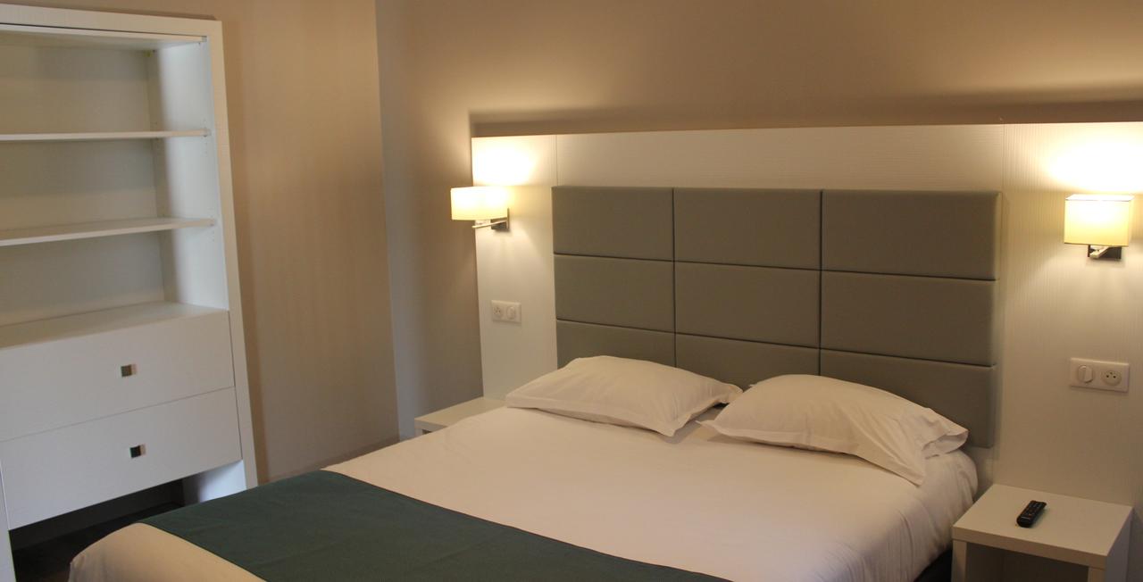 جناح جونيور، Hotel Le Quincangrogne 3/4
