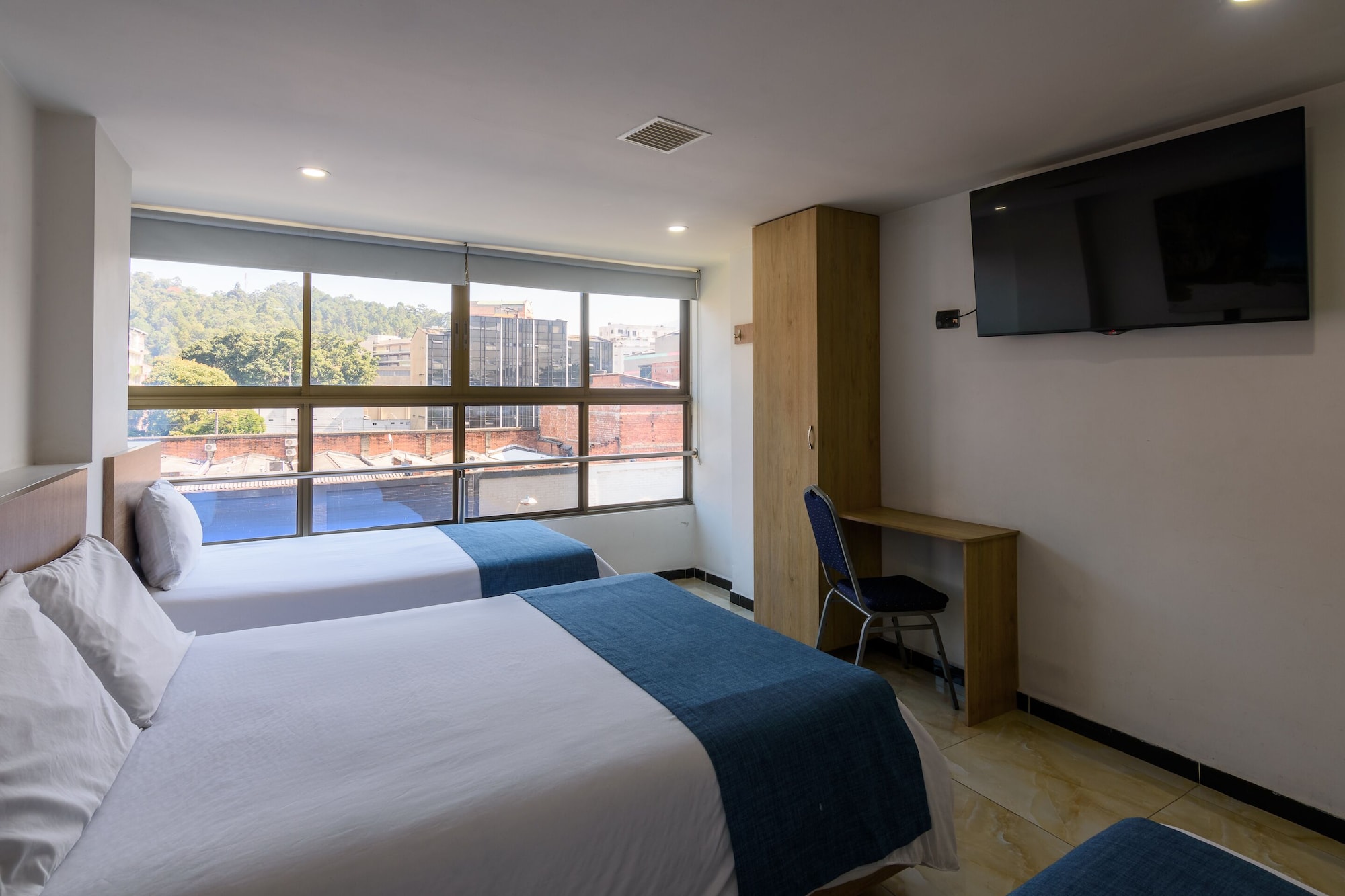 ROOM, TRIPLE