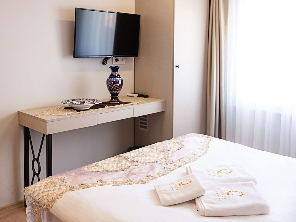 Lola Hotel 24/44