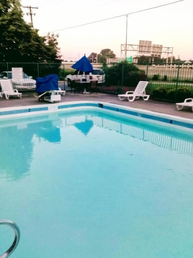 Motel 6 Louisville N Jeffersonville 6/36
