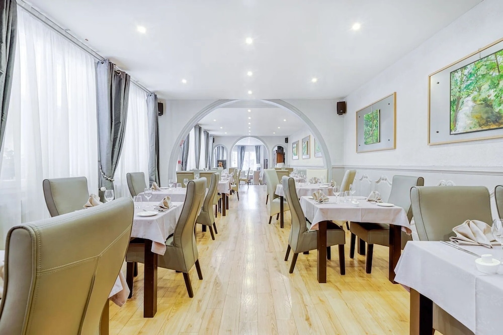 HOTEL LE PLAT D'ETAIN 31/39