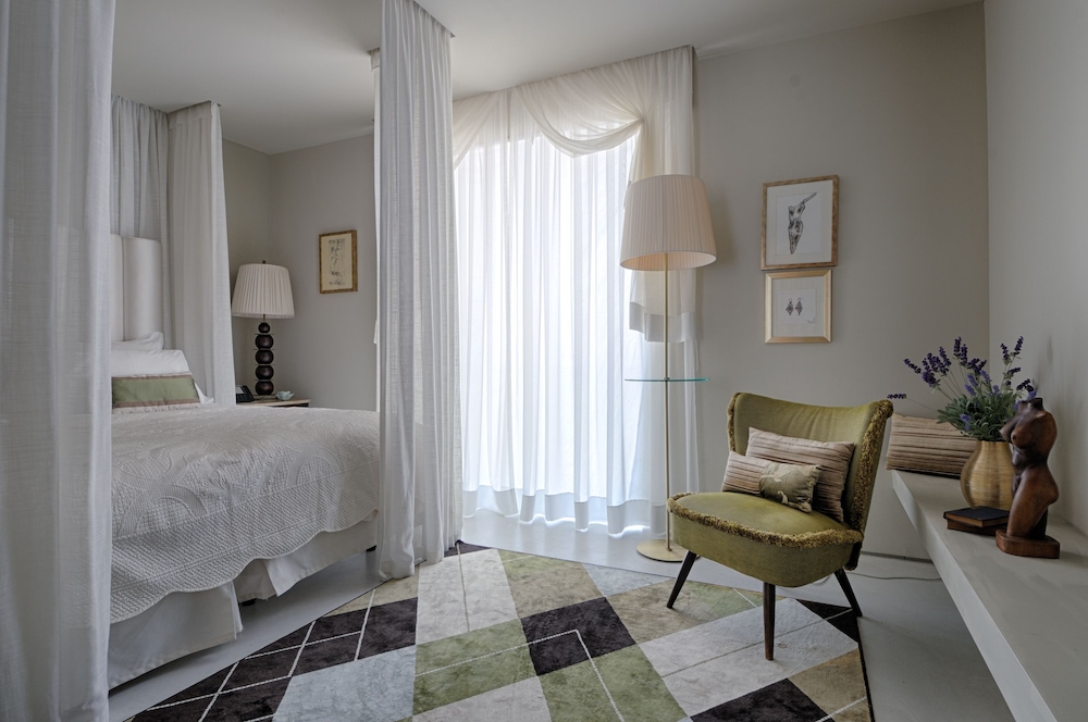 Carmo's Boutique Hotel 62/86