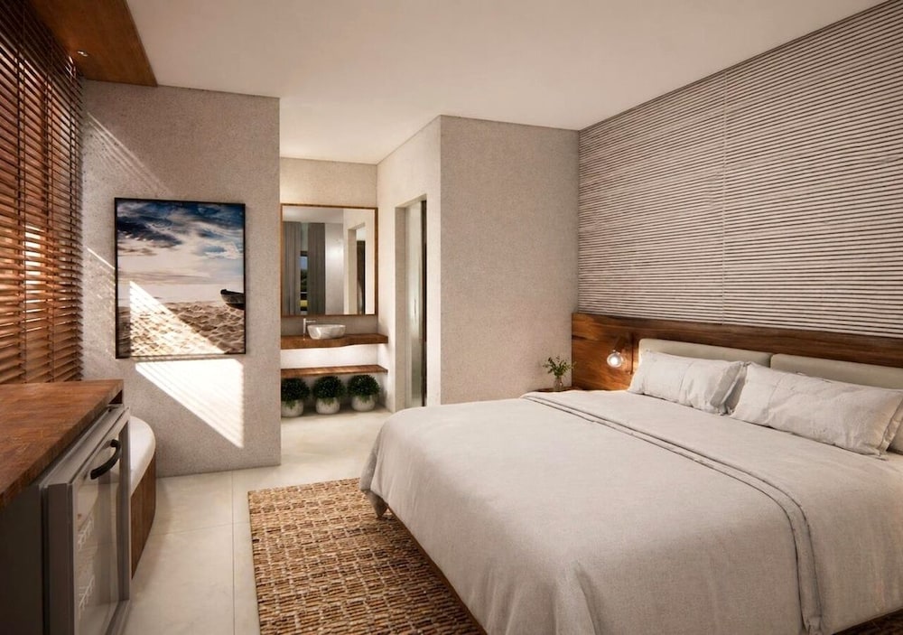 Plus, Standard, Queen Bed