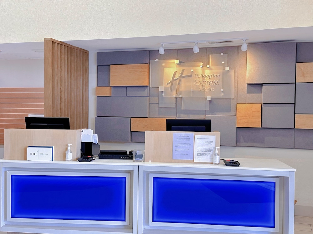 Holiday Inn Express & Suites Prospect Heights 5/50