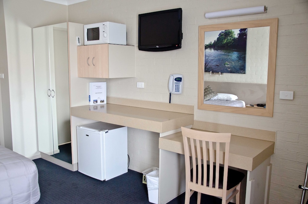 Baybrook Motor Inn & Apartments 26/34