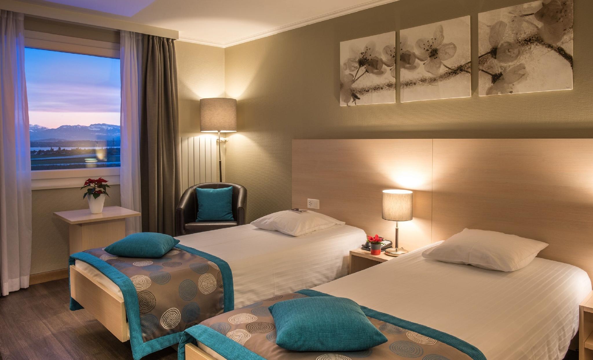 Superior, Queen and Twin Beds, Everness Hotel and Resort 2/2