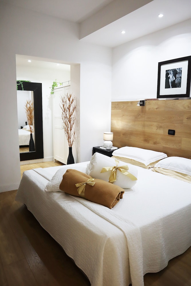 Standard, Single, Queen Bed