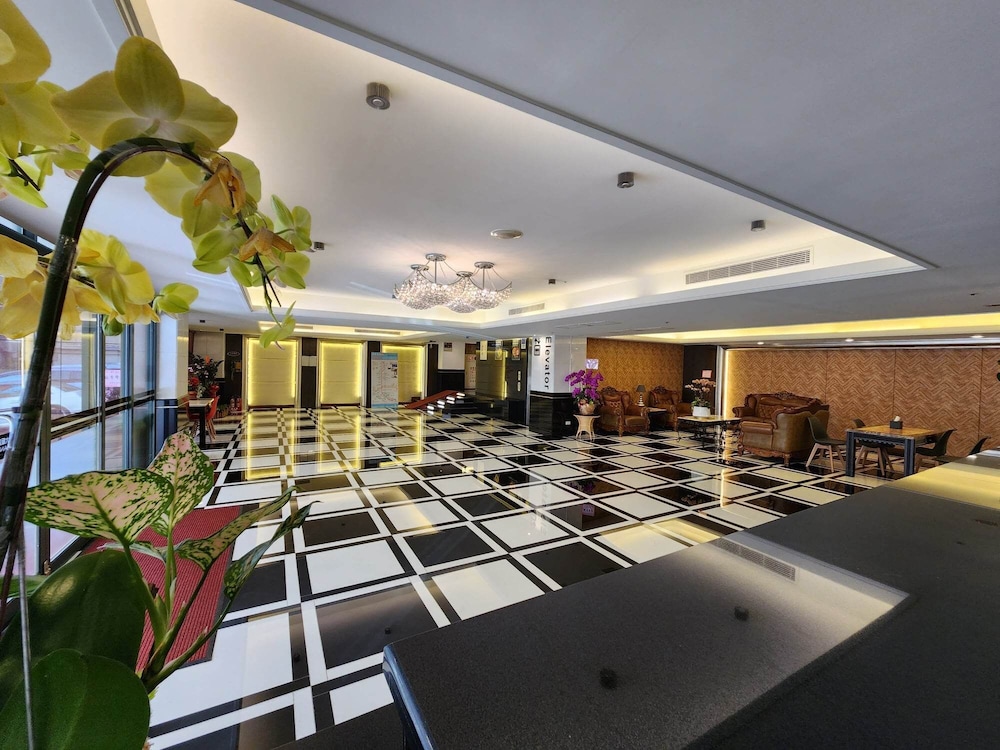 Shihzuwan Hotel - Kaohsiung Station 42/44