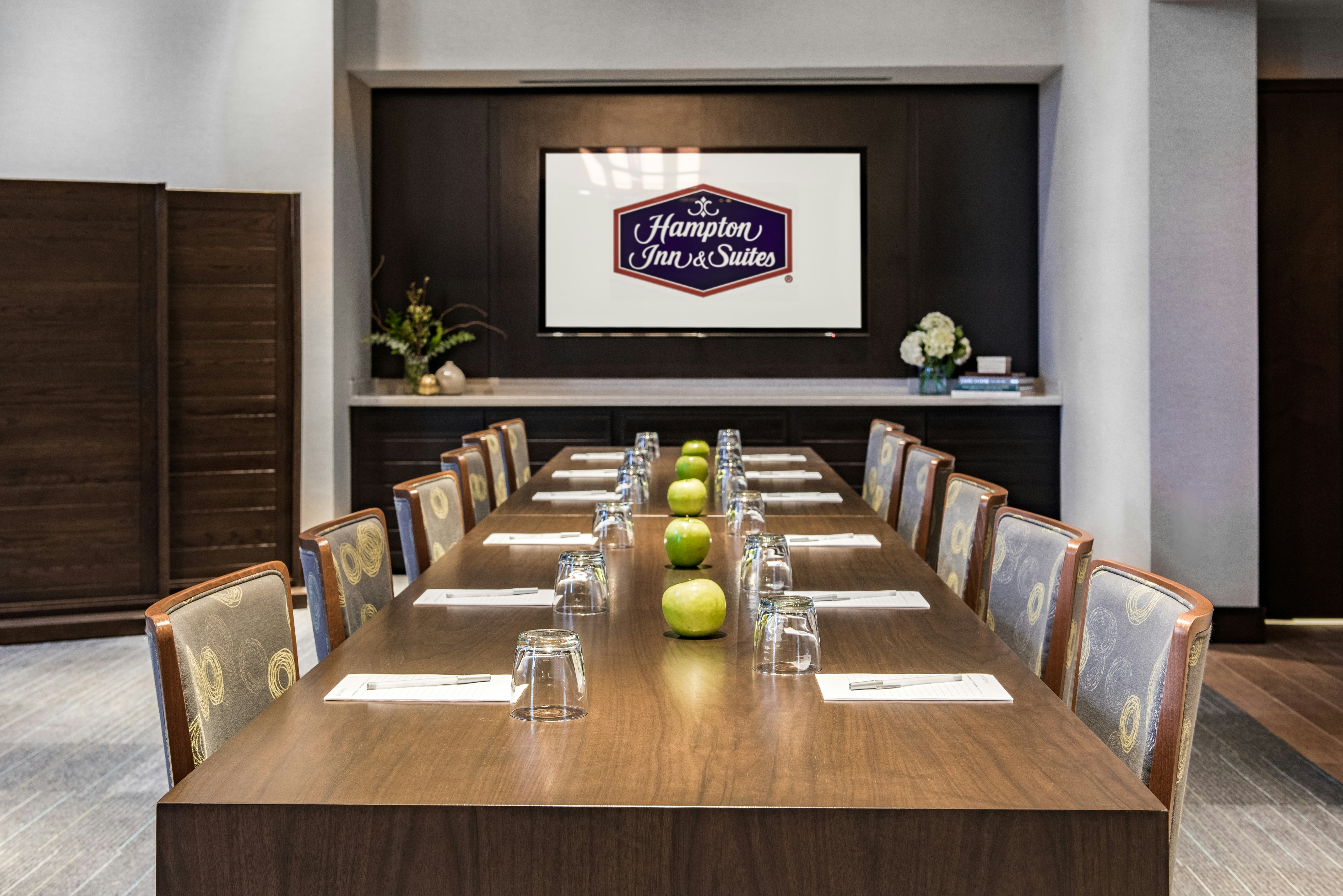 Hampton Inn and Suites Washington DC Navy Yard 53/55