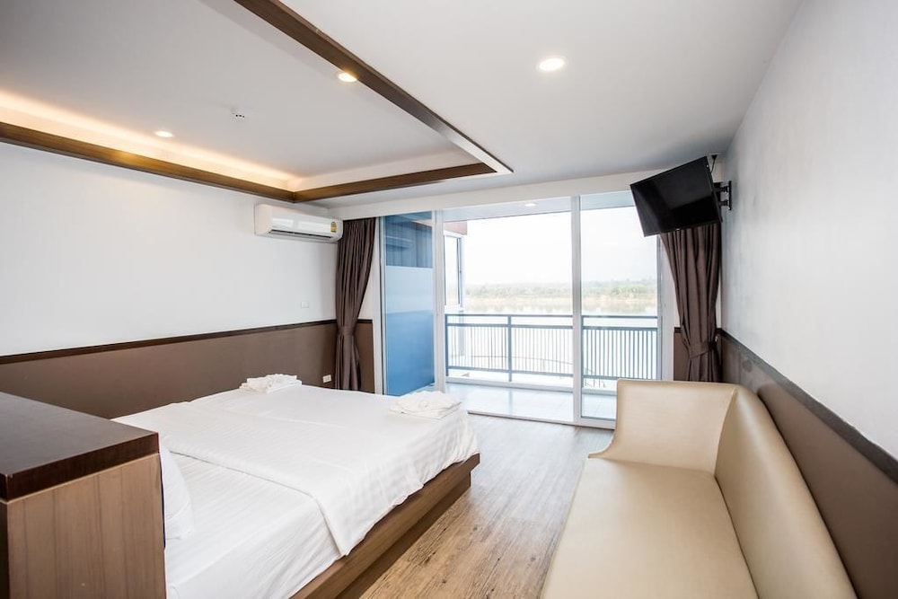 Blu Hotel Nakhon Phanom 10/35