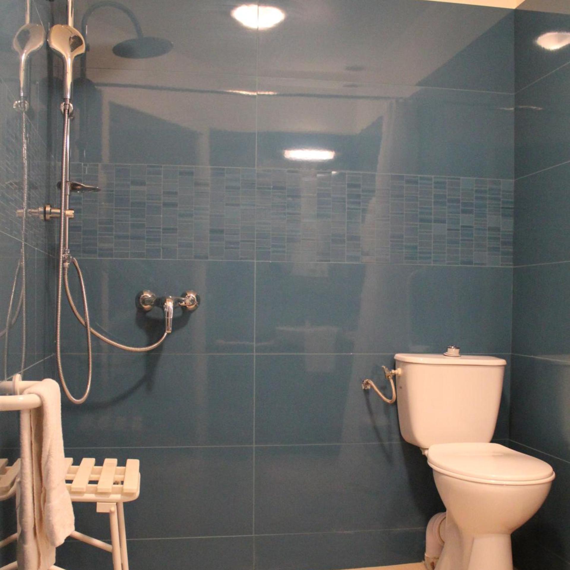 Studio, Queen Bed, Accessible, Hotel Le Quincangrogne 5/8