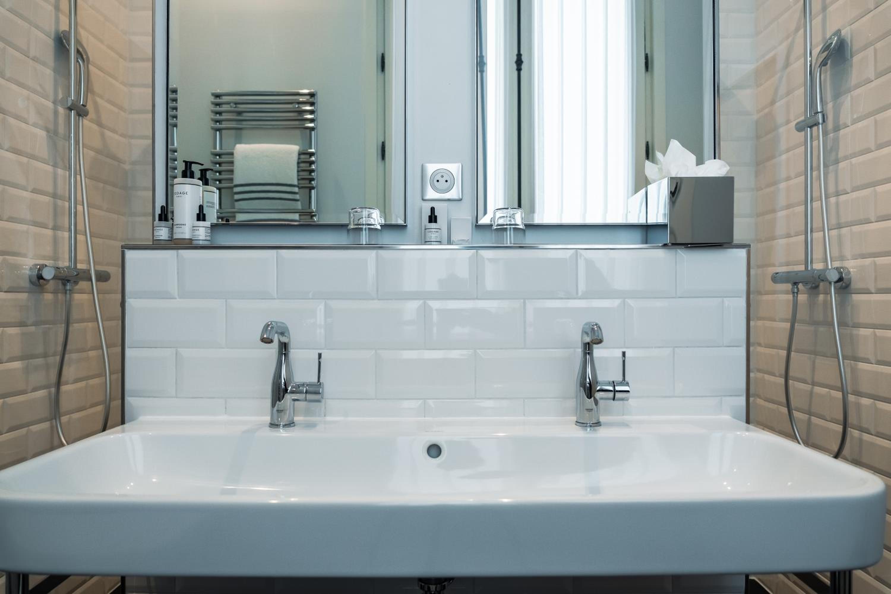 Afterworks, Junior Suite, King Bed، Normandy Hotel Paris - Saint-Honore 7/10