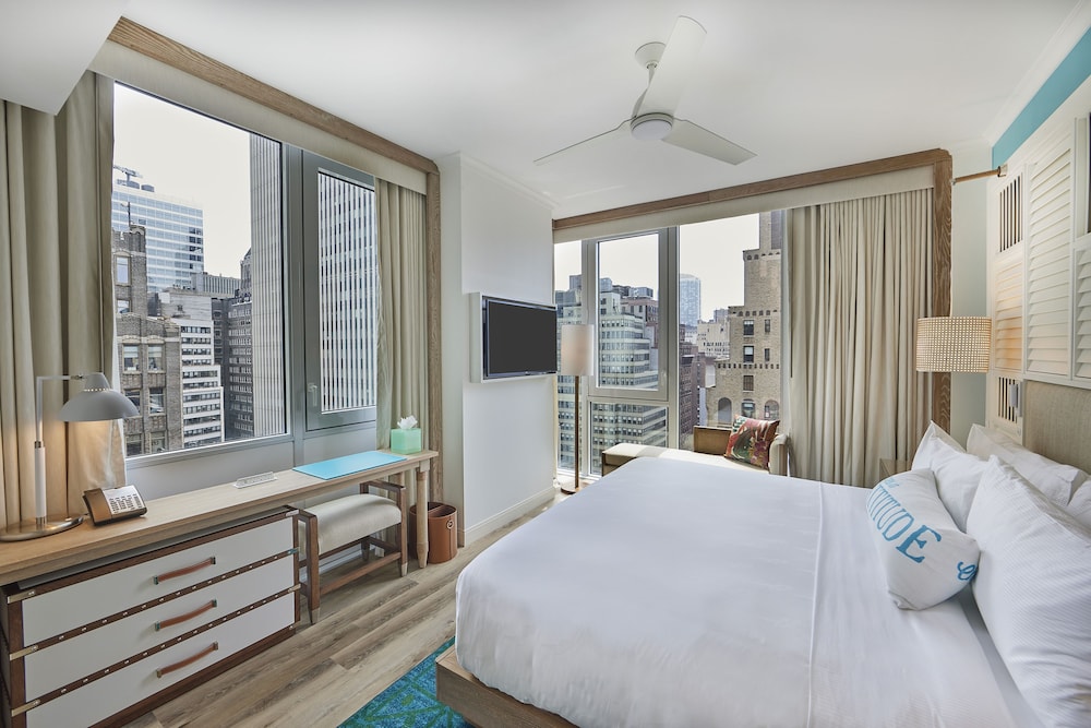 SUITE, KING BED, SOFA, ACCESSIBLE