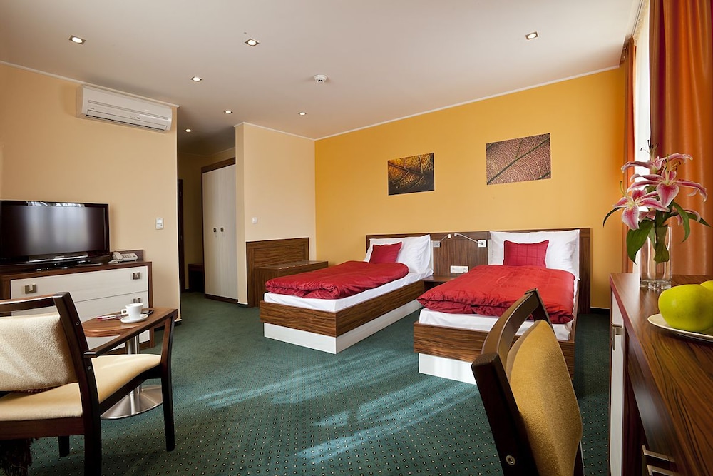 Viktor Hotel 51/55