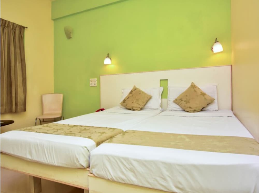 EXECUTIVE, DOUBLE BED, WITH FAN