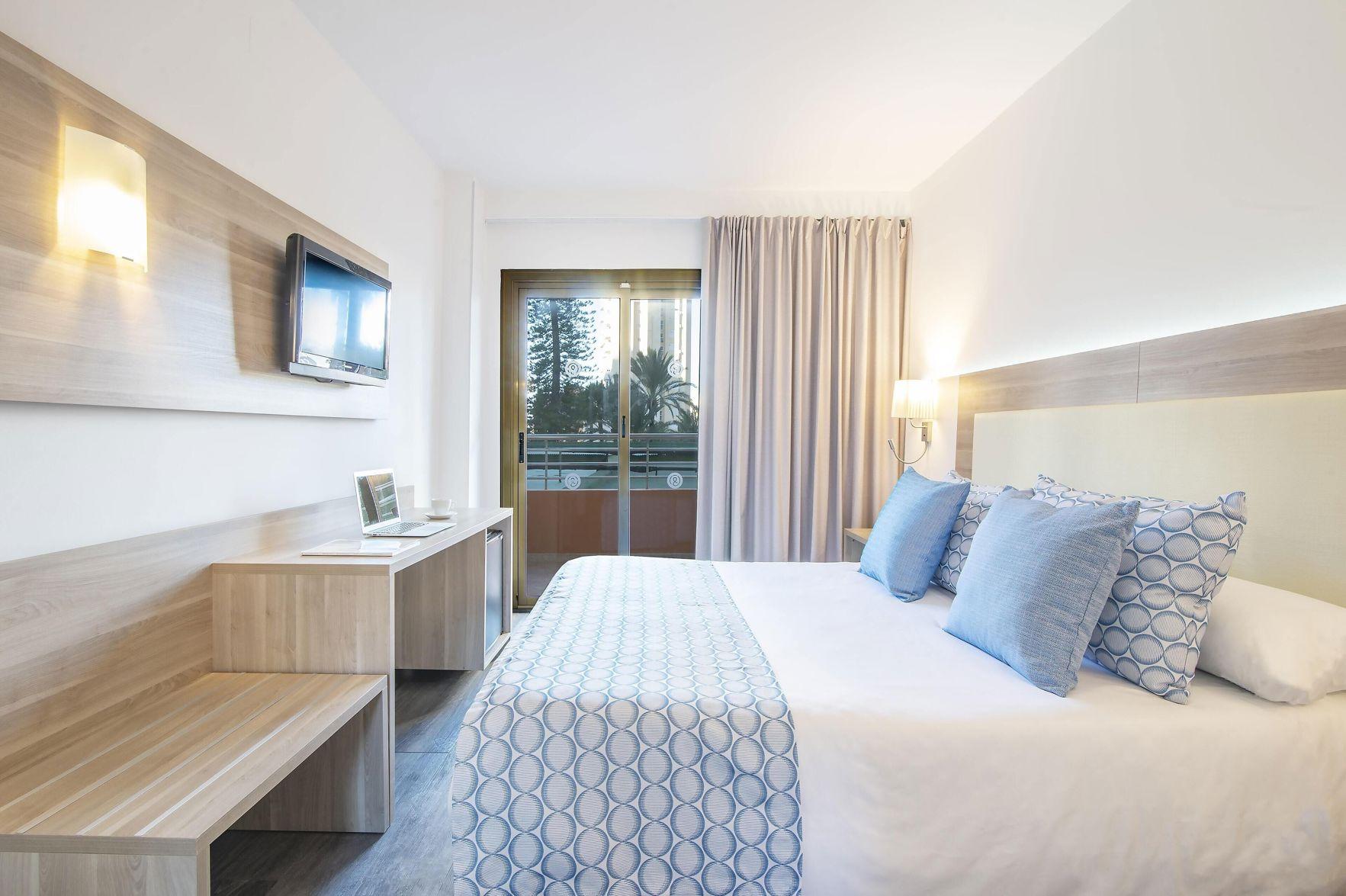 ROOM, DOUBLE BED