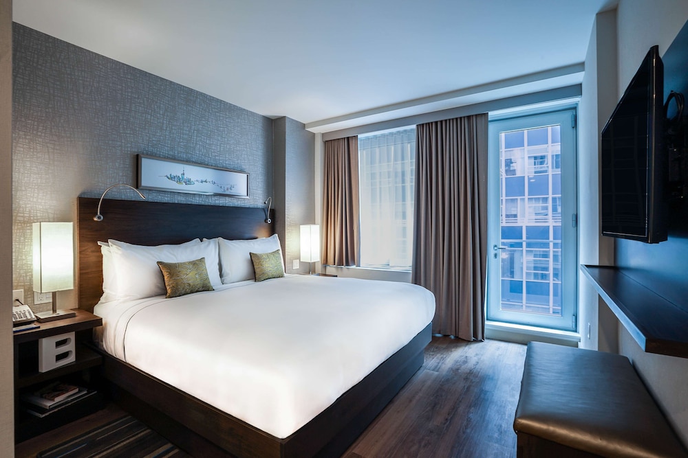 DELUXE, QUEEN BED, BALCONY