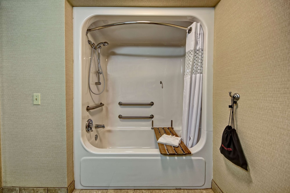 Hampton Inn Clarksville 29/77