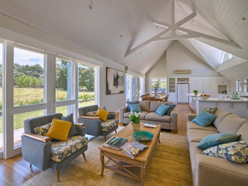 CAPE LODGE 24/50