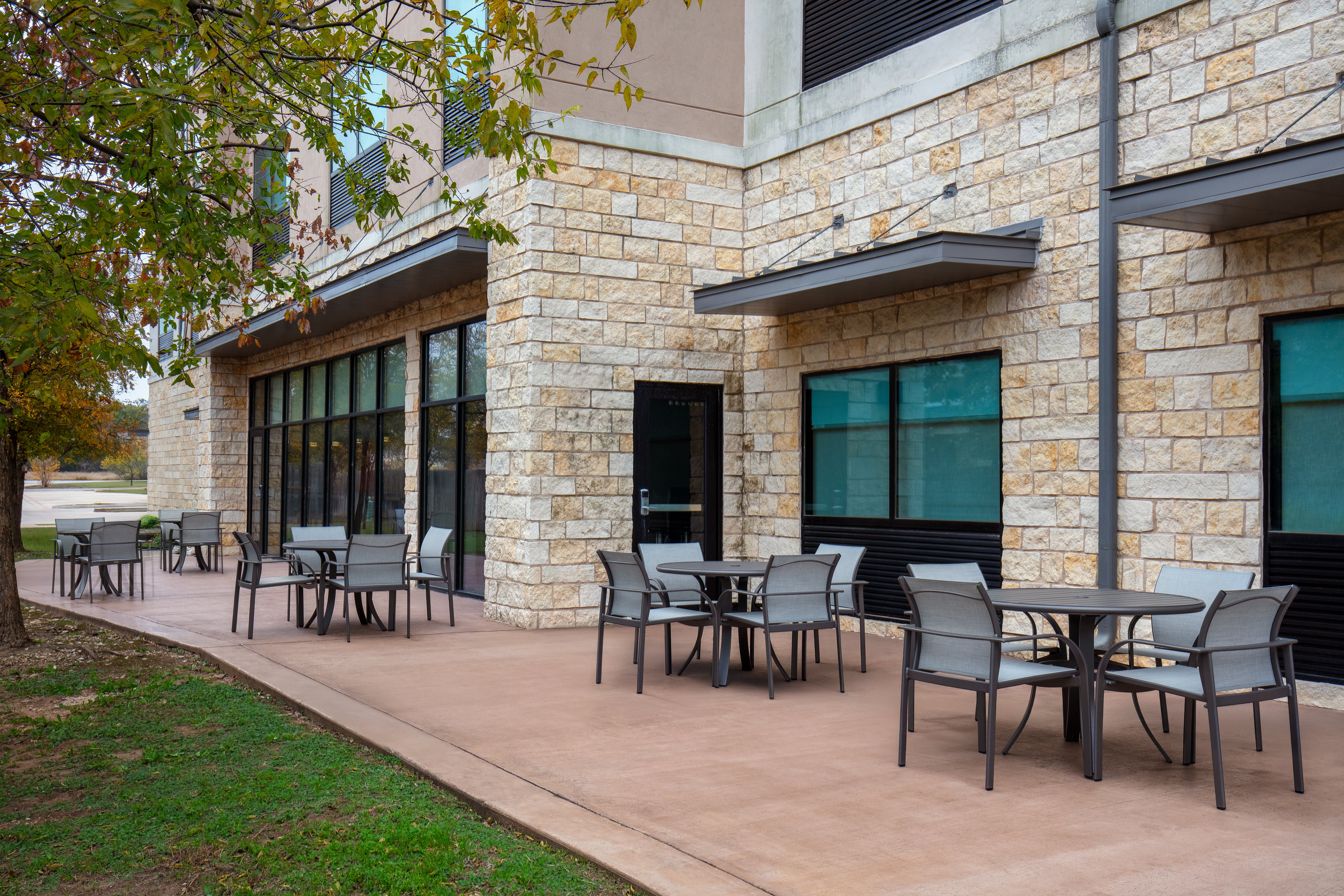 Holiday Inn Express & Suites Dripping Springs - Austin Area 50/50