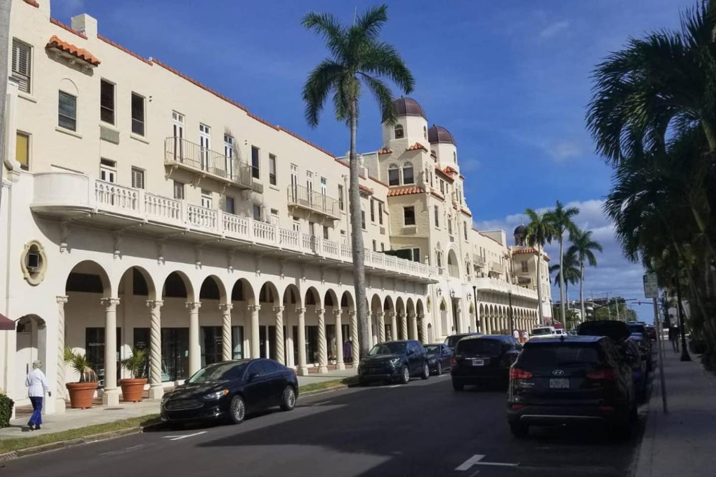 Hemingway Suites at Palm Beach Hotel Island 45/50