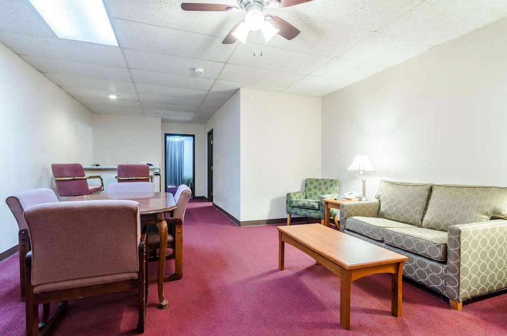 Wyndham Garden Salina Conference Center 18/26