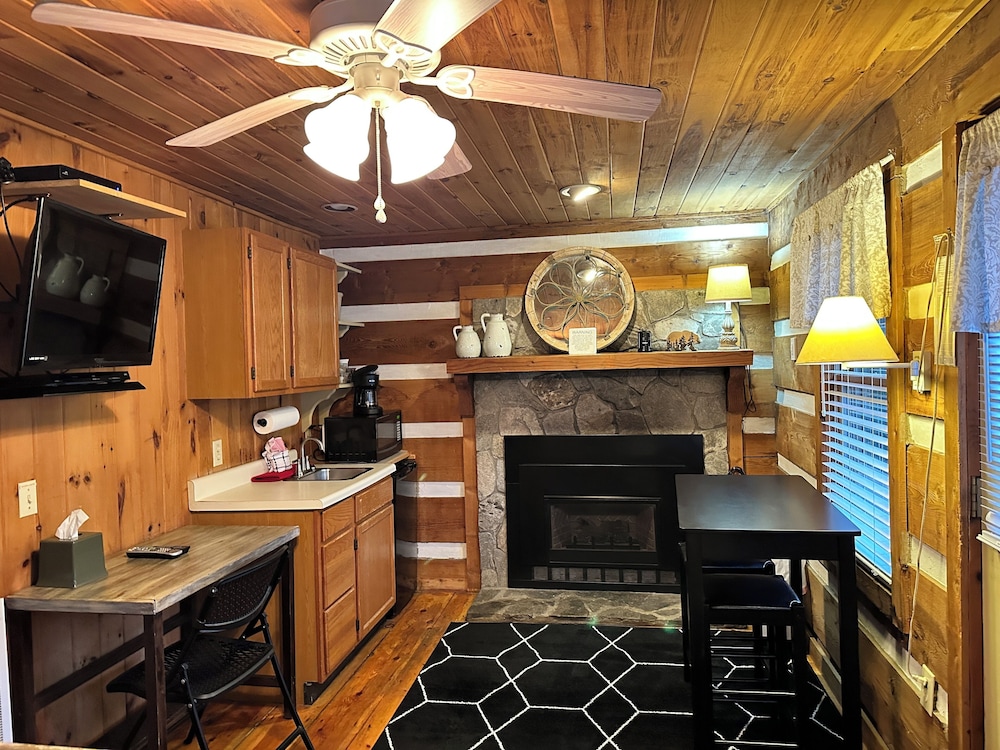 Mountainaire Inn and Log Cabins 31/50