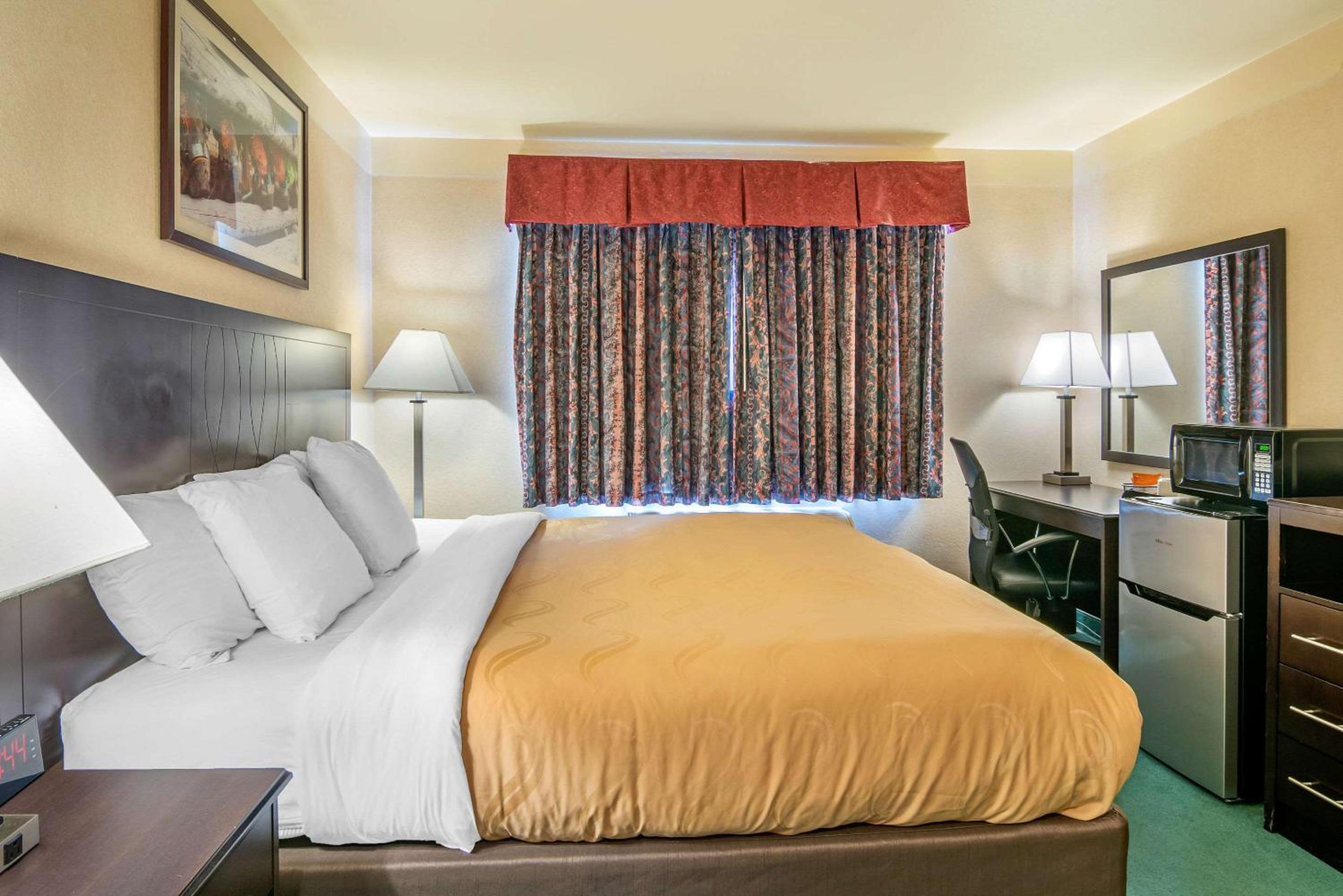 ROOM, KING BED, ACCESSIBLE