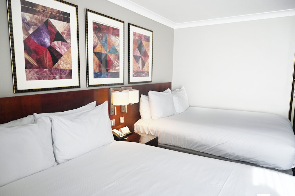 STANDARD, 2 DOUBLE BEDS