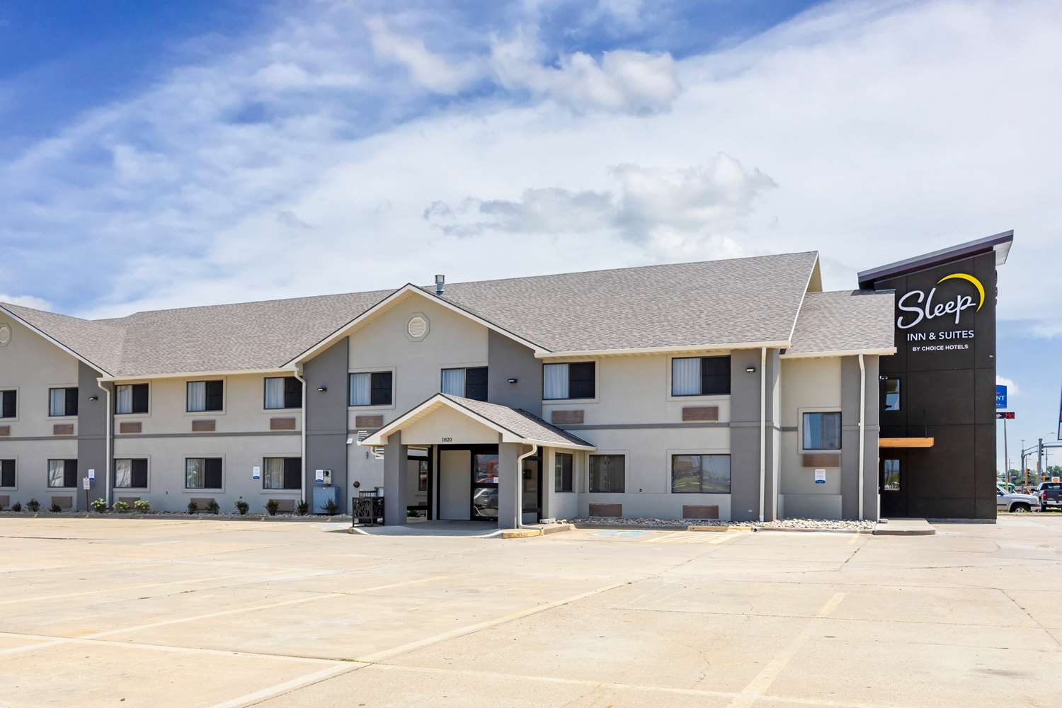 Sleep Inn & Suites Salina I-135 3/26