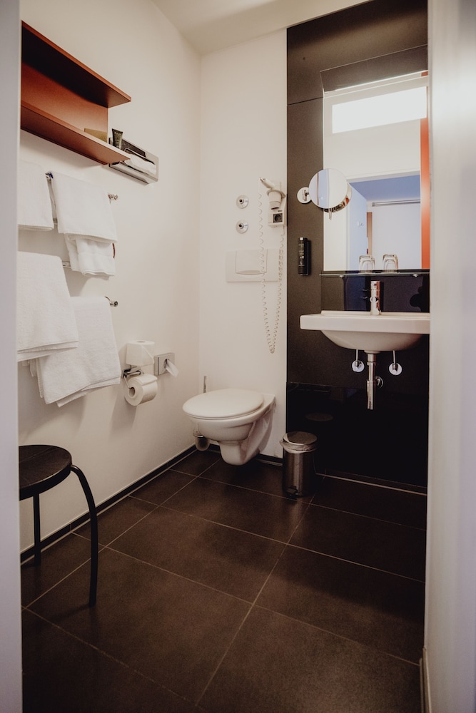 غرفة كومفورت مفردة بسرير فردي، art & business hotel Nurnberg 5/8