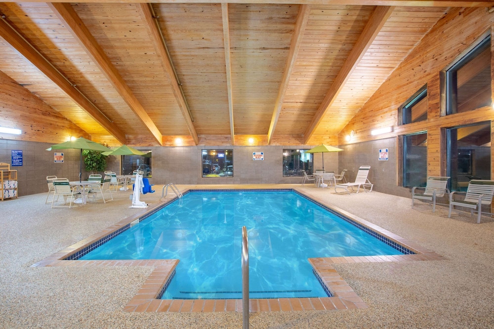 AmericInn by Wyndham Clear Lake 27/52