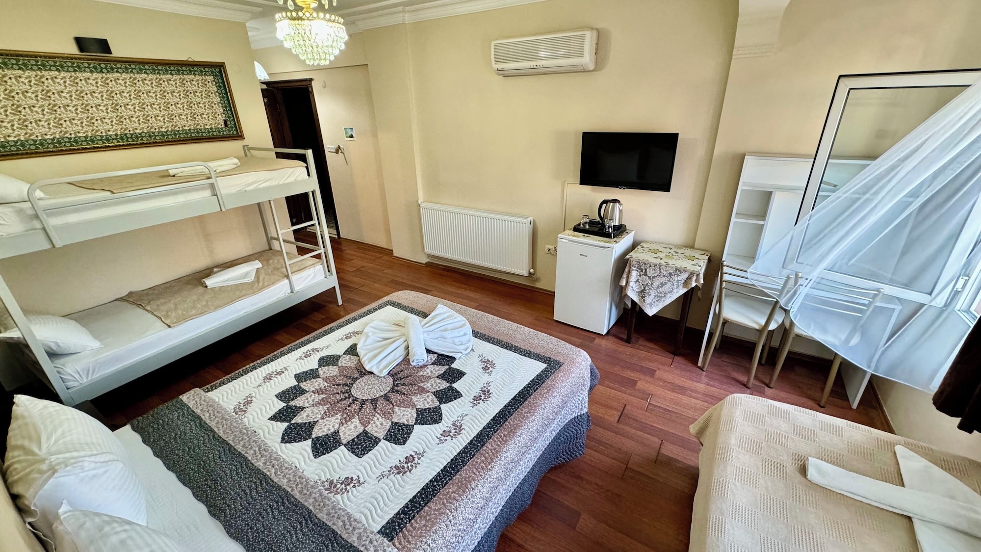 1 Bedroom, Grand, 1 Double and 3 Single Beds, City View, Ephesus Centrum 8/10