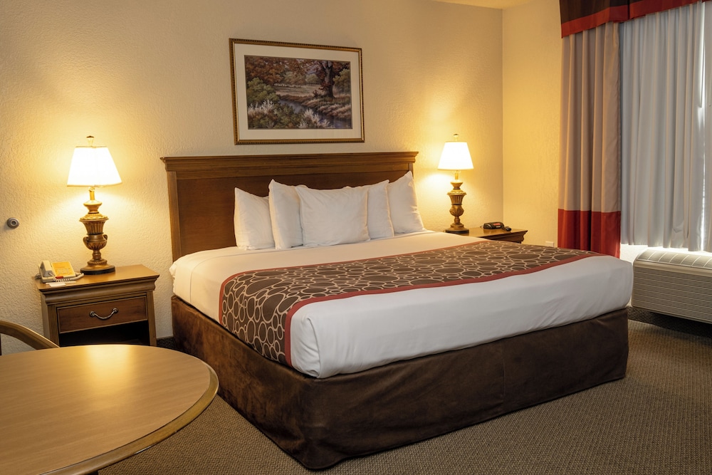 Hilltop Inn & Suites - North Stonington 29/60